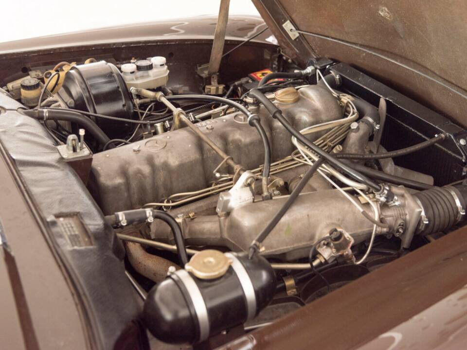 Image 29/30 of Mercedes-Benz 280 SL (1970)