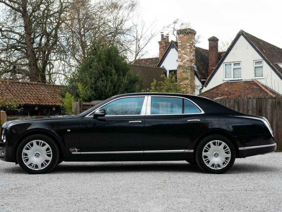 Image 2/20 of Bentley Mulsanne (2011)