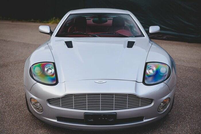 Immagine 2/7 di Aston Martin V12 Vanquish (2003)