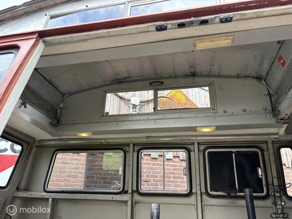 Image 12/50 of Chevrolet G-10 Van (1965)