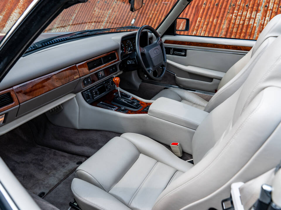 Image 20/38 of Jaguar XJS 4.0 (1995)