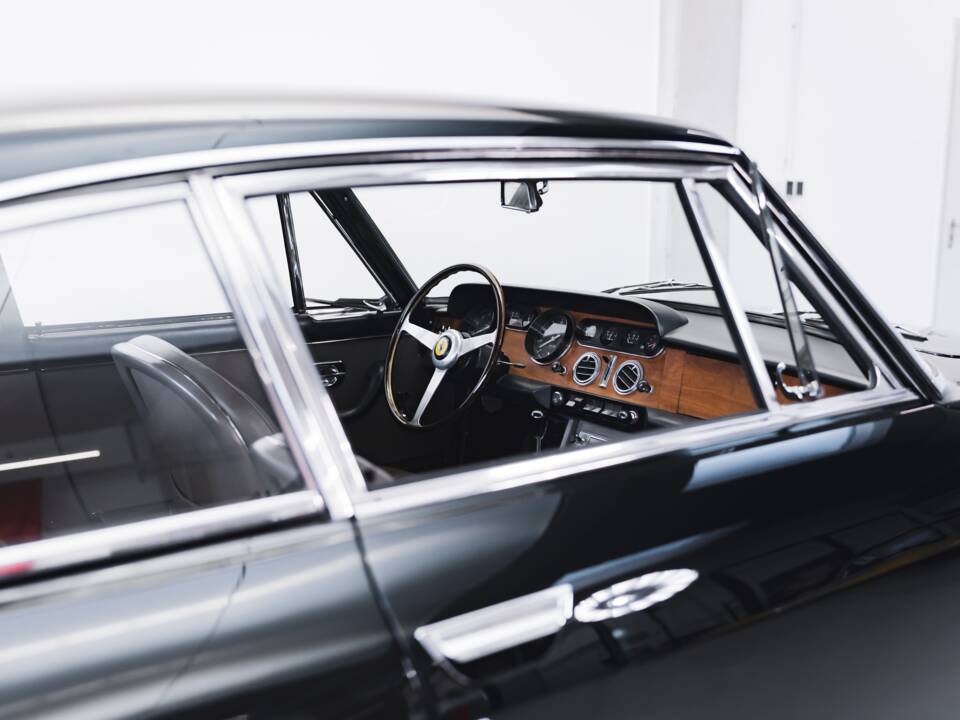 Image 52/100 of Ferrari 330 GT 2+2 (1965)