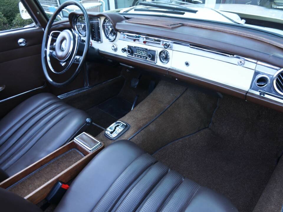Image 42/50 of Mercedes-Benz 250 SL (1967)