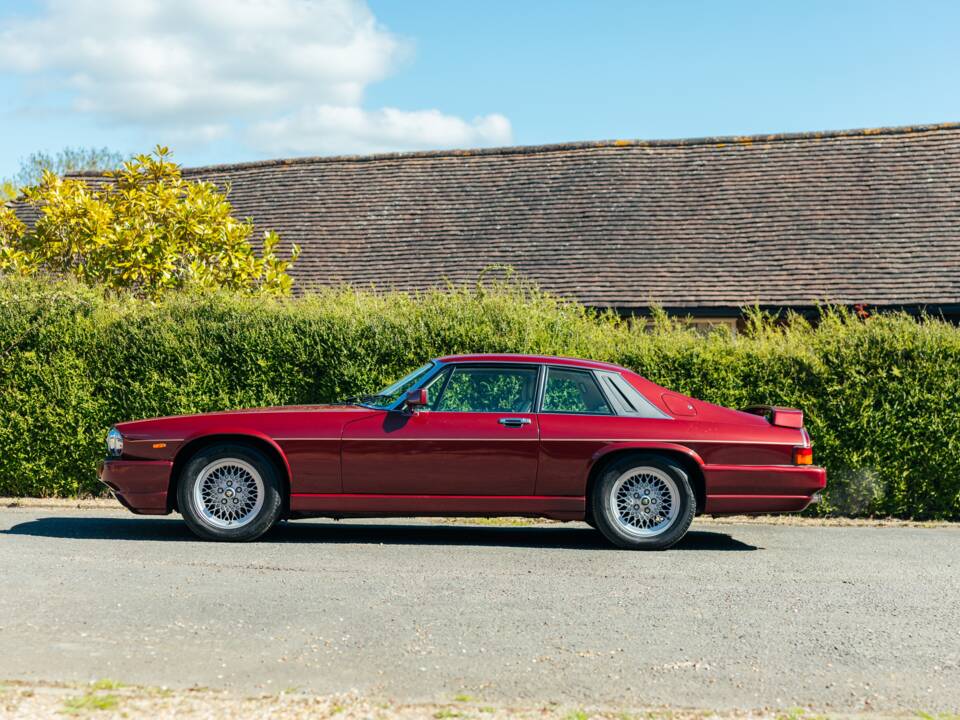 Image 14/50 of Jaguar XJR-S V12 Le Mans (1991)