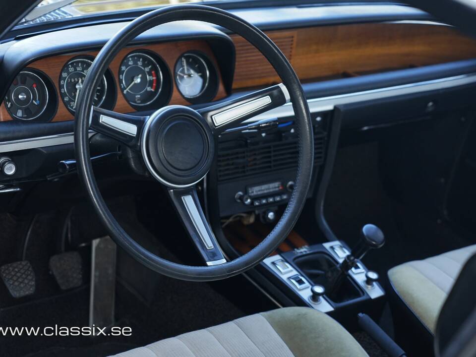 Image 25/32 of BMW 3.0 CS (1972)