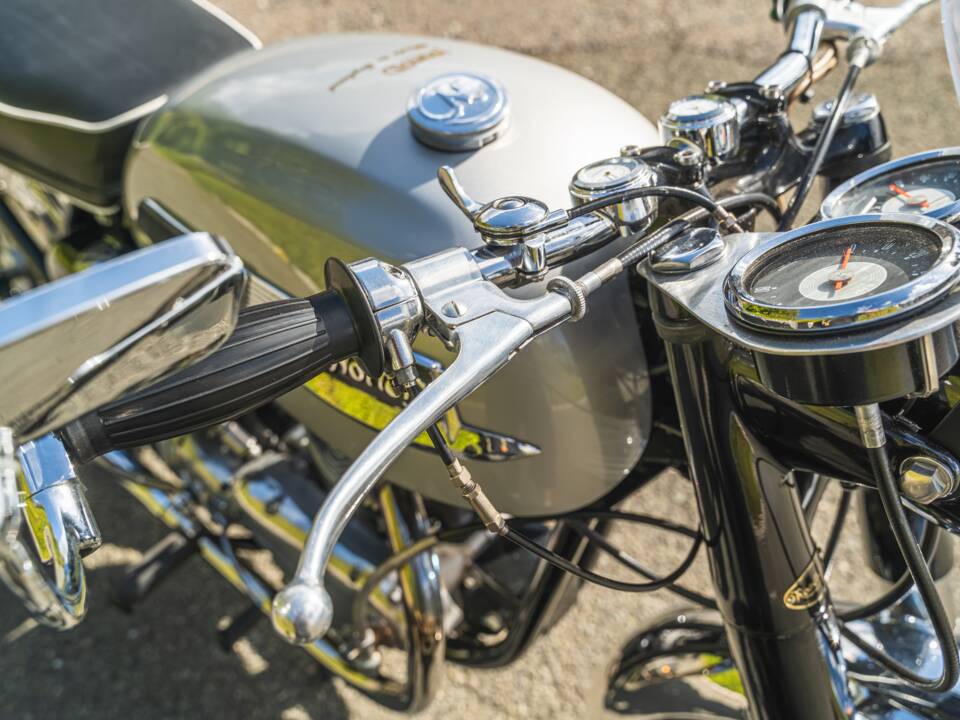 Image 7/10 of Norton 650 SS (1964)