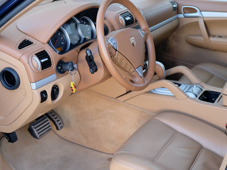 Immagine 33/70 di Porsche Cayenne S (2007)