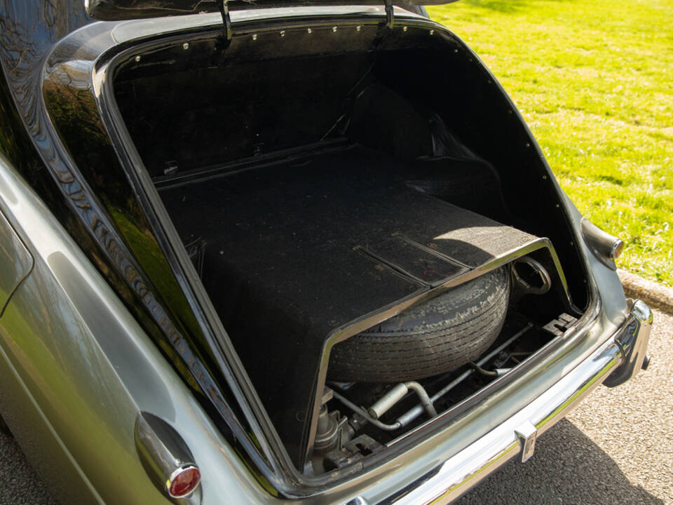 Image 30/38 of Rolls-Royce Silver Dawn (1954)