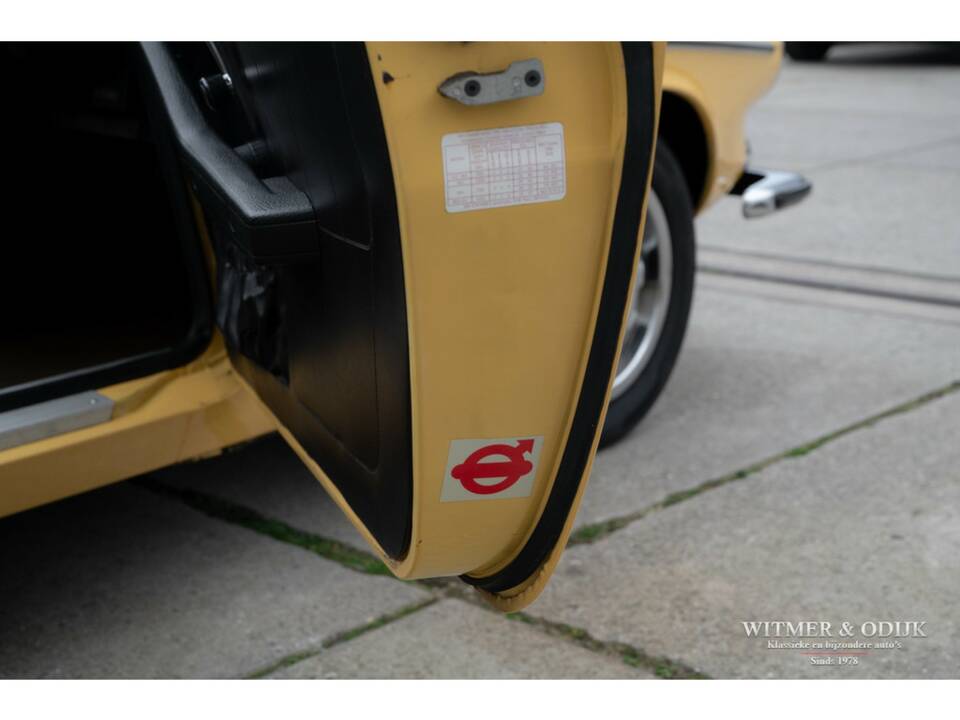 Image 24/50 of Volvo 1800 ES (1972)