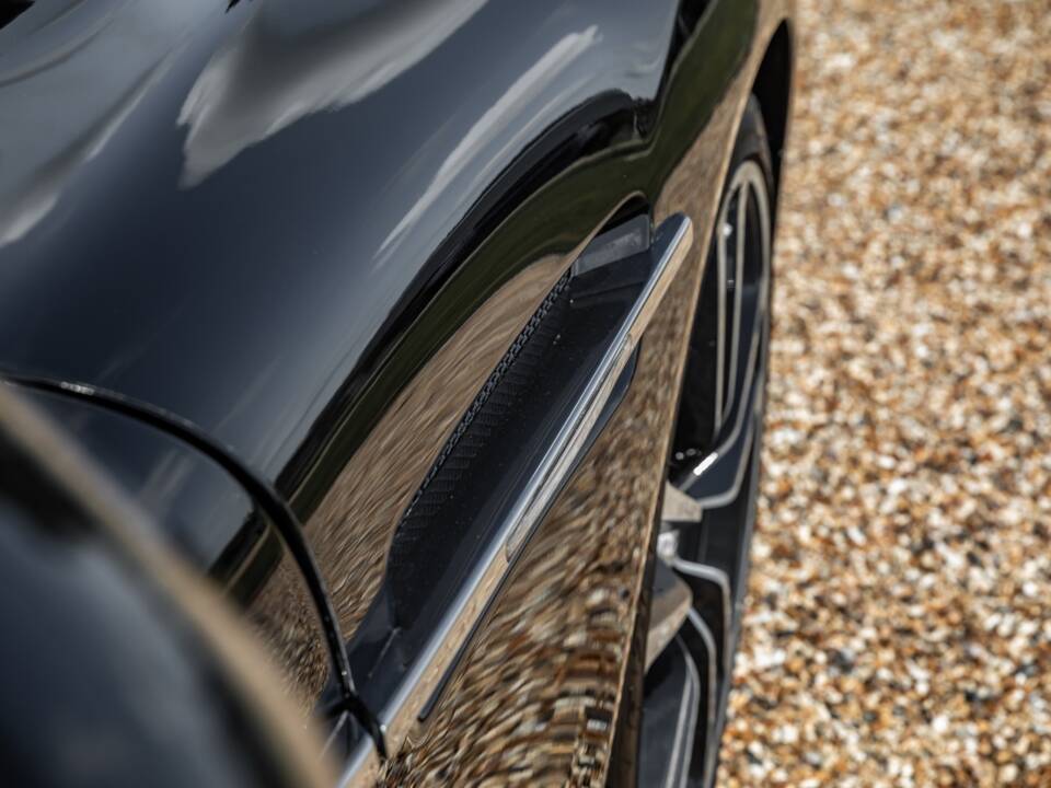 Image 25/59 of Aston Martin DBS (2012)