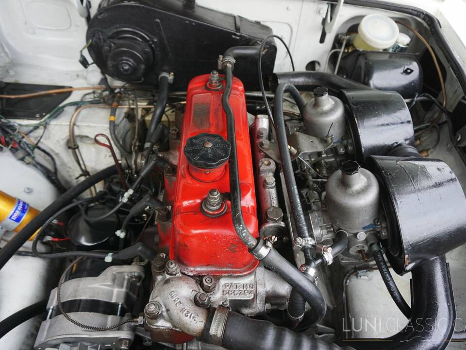 Image 45/54 de MG MGB GT (1974)