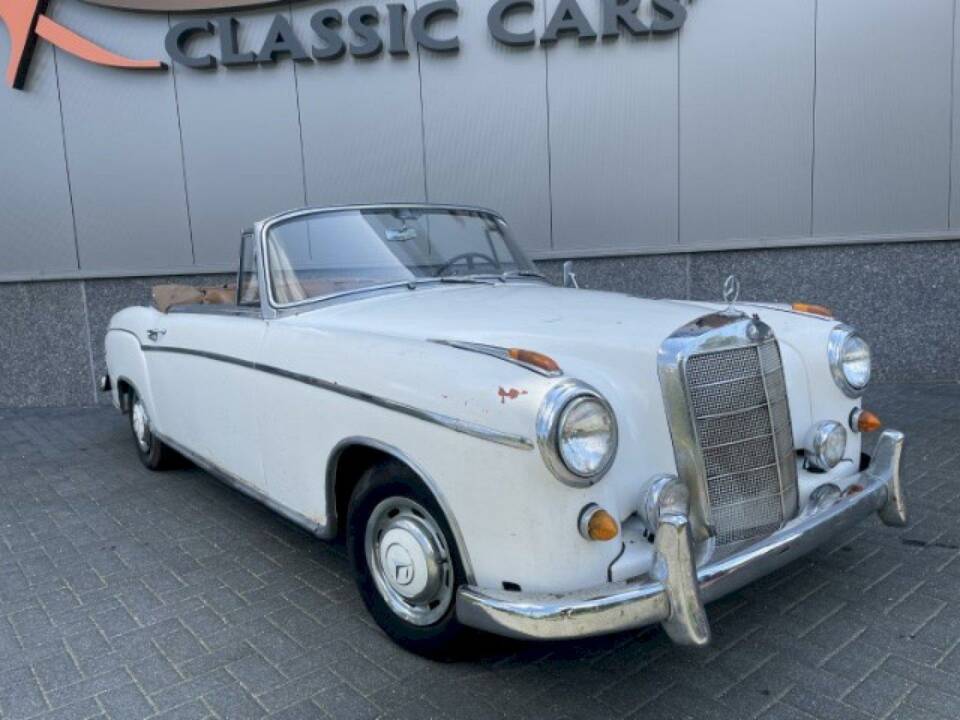 Afbeelding 2/36 van Mercedes-Benz 220 SE Cabriolet (1960)