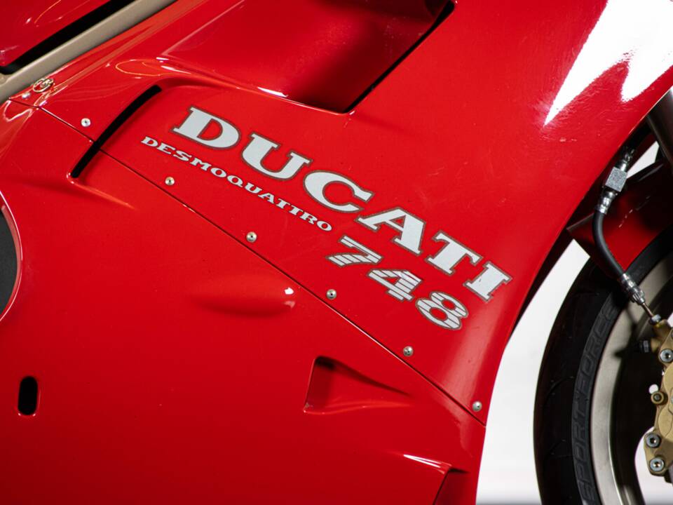 Image 27/50 of Ducati 748 S (1996)