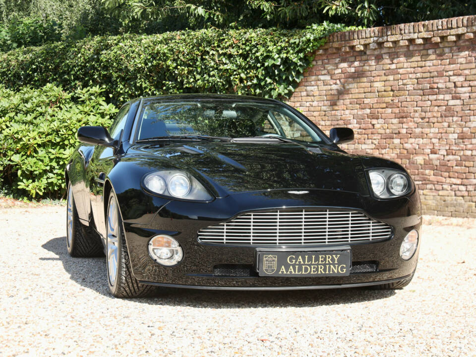 Immagine 46/50 di Aston Martin V12 Vanquish (2002)
