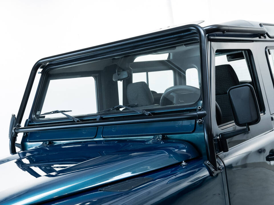 Image 26/43 of Land Rover Defender 90 &quot;50th Anniversary&quot; (1998)