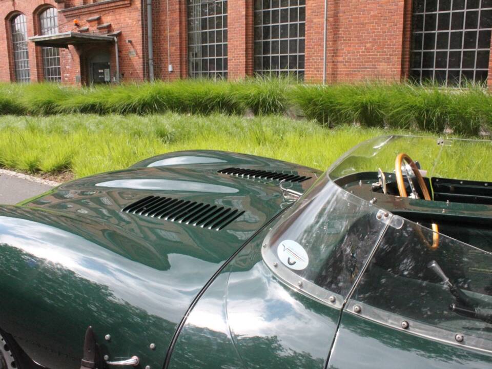 Image 15/16 of Jaguar D-Type (1964)
