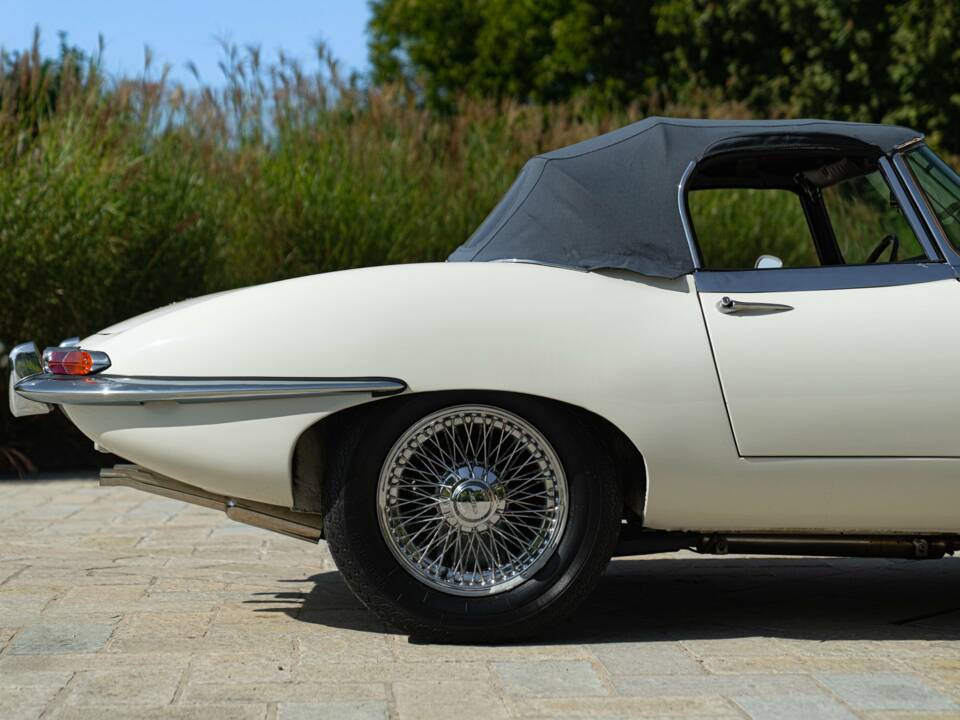 Bild 32/50 von Jaguar E-Type (1968)