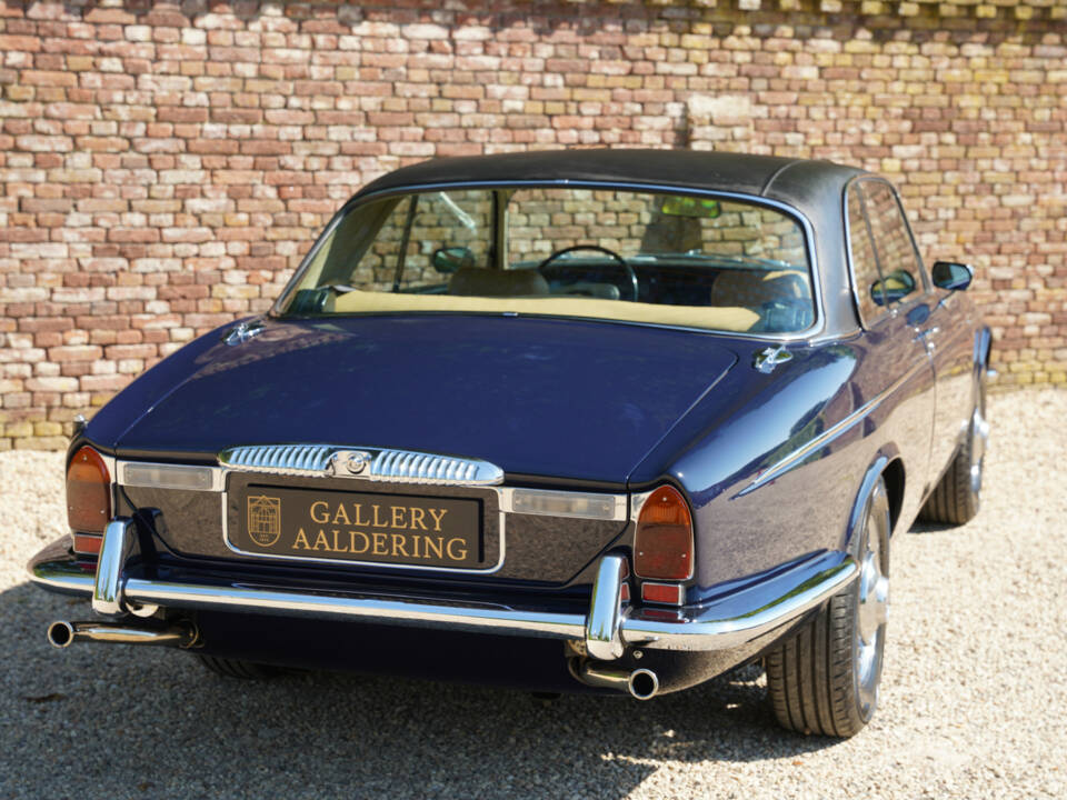 Image 45/50 of Jaguar XJ 6 C 4.2 (1977)