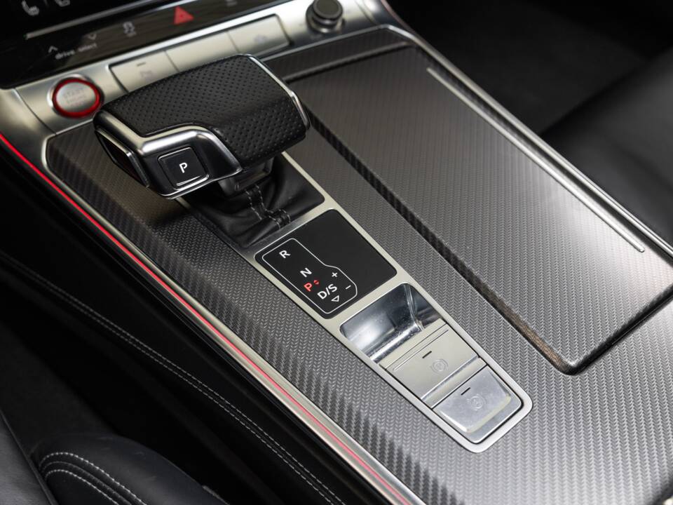 Image 27/40 of Audi RS6 Avant (2019)