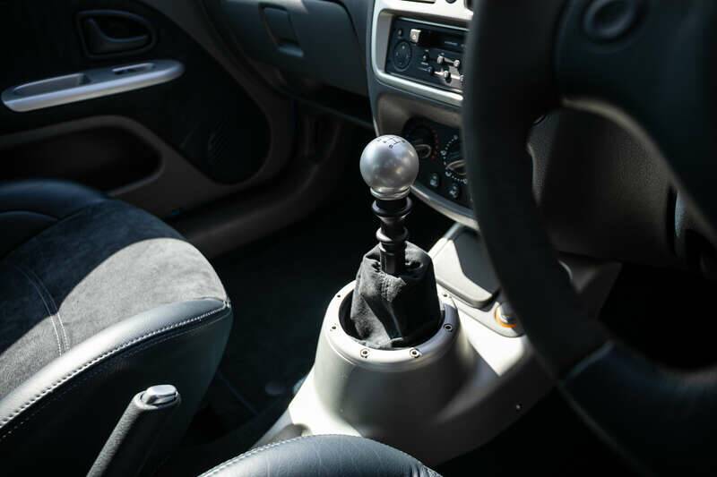 Image 32/34 of Renault Clio II V6 (2002)