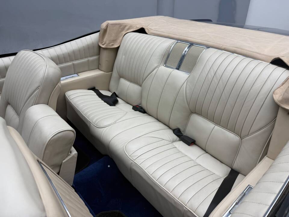 Image 16/23 of Oldsmobile Ninety-Eight (1968)