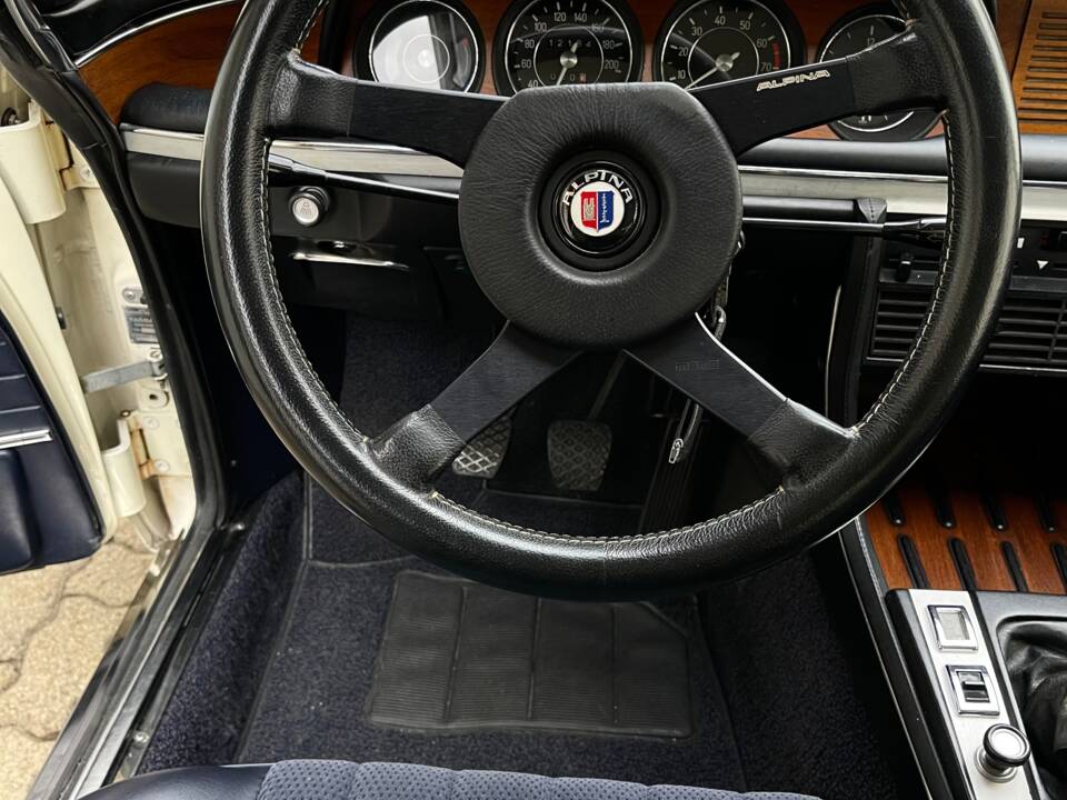 Image 14/20 of BMW 2800 CS (1970)
