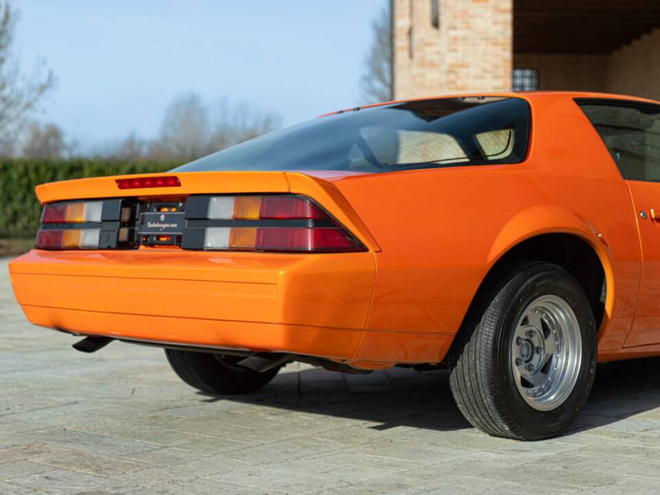 Image 25/50 of Chevrolet Camaro Z28 (1992)