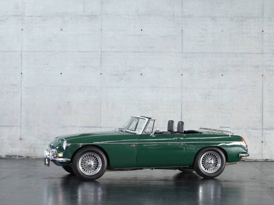 Image 7/41 of MG MGC (1969)