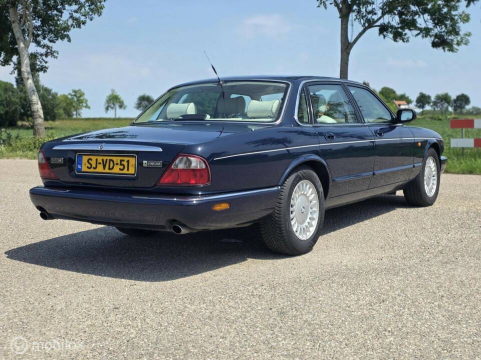 Bild 6/41 von Jaguar XJ 8 Executive (1997)