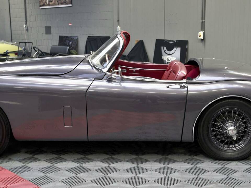 Image 14/46 of Jaguar XK 150 3.4 S OTS (1958)