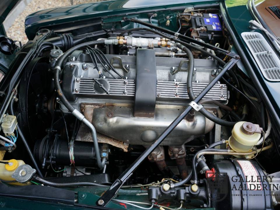 Image 4/50 of Jaguar XJ 6 L 4.2 (1975)