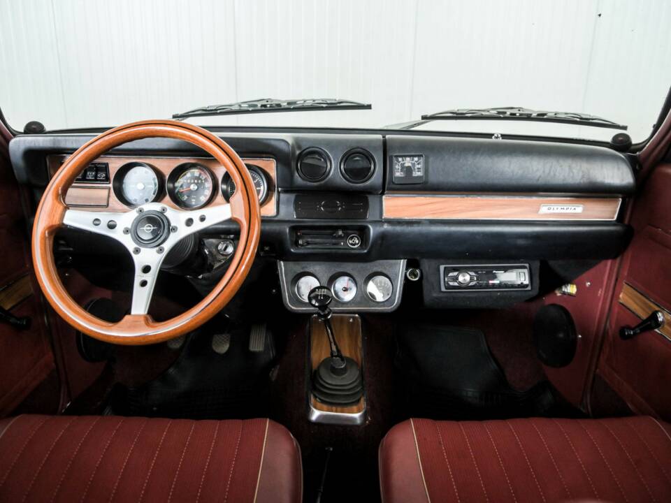 Image 7/50 of Opel Olympia 1700 S (1968)