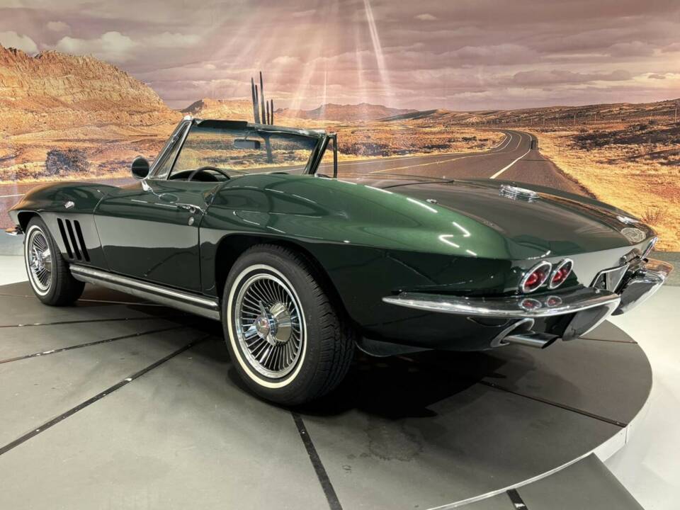 Obraz 17/50 pojazdu Chevrolet Corvette Sting Ray Convertible (1965)