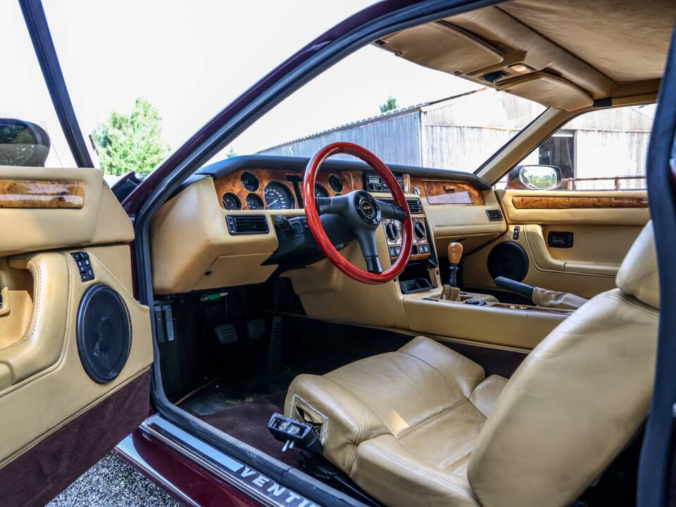 Immagine 14/26 di Venturi 260 2.8 LM (1992)