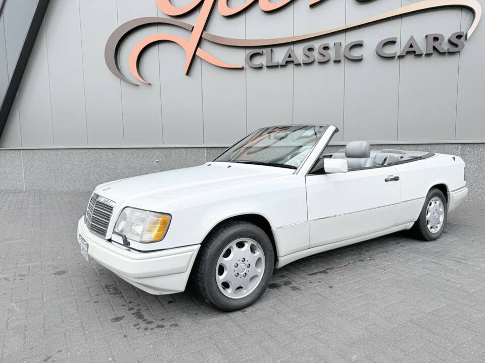 Imagen 4/41 de Mercedes-Benz E 320 (1995)