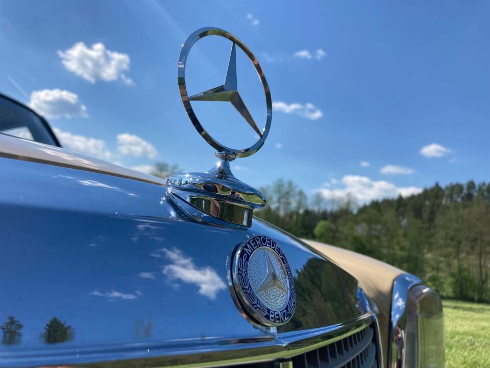 Image 21/49 de Mercedes-Benz 230&#x2F;4 (1974)