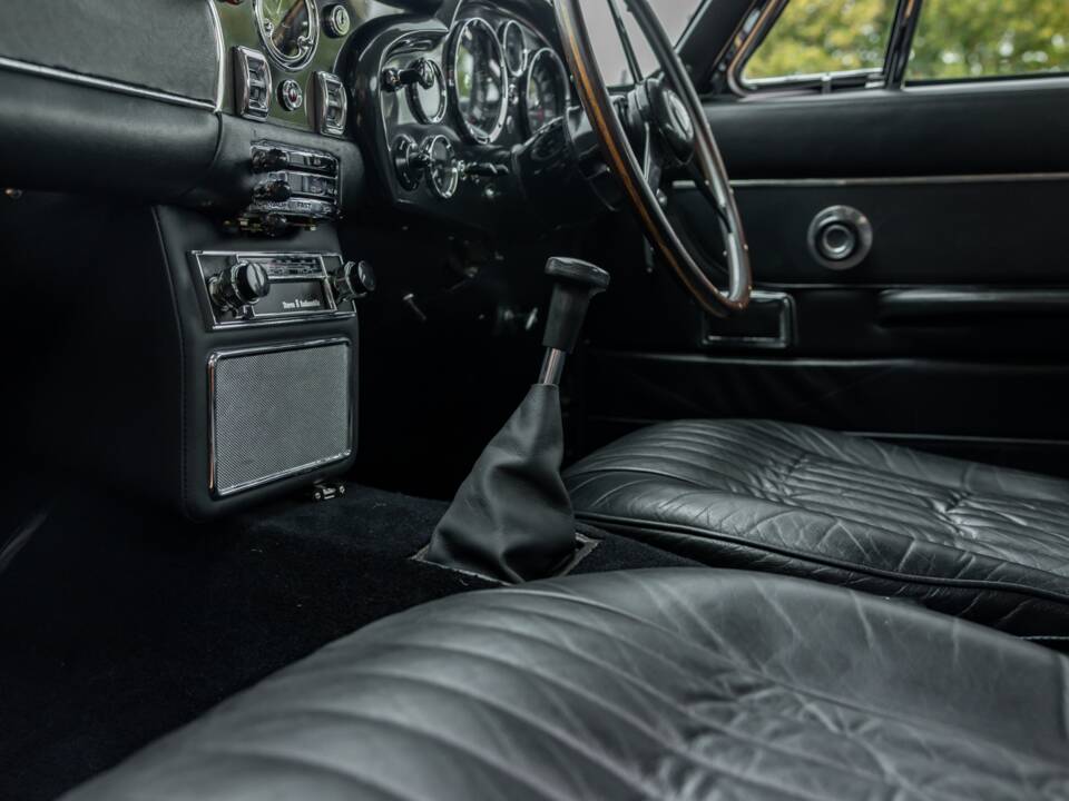 Bild 43/62 von Aston Martin DB 6 Mk II (1970)