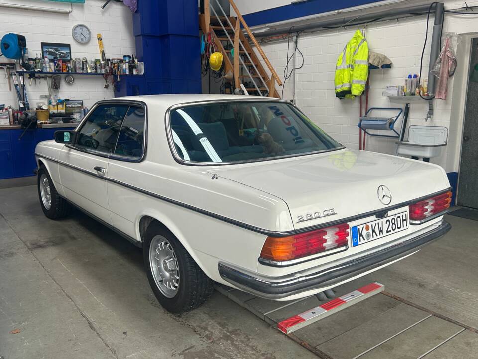 Bild 4/8 von Mercedes-Benz 280 CE (1982)