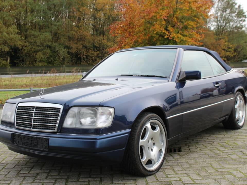 Immagine 6/8 di Mercedes-Benz E 200 (1995)
