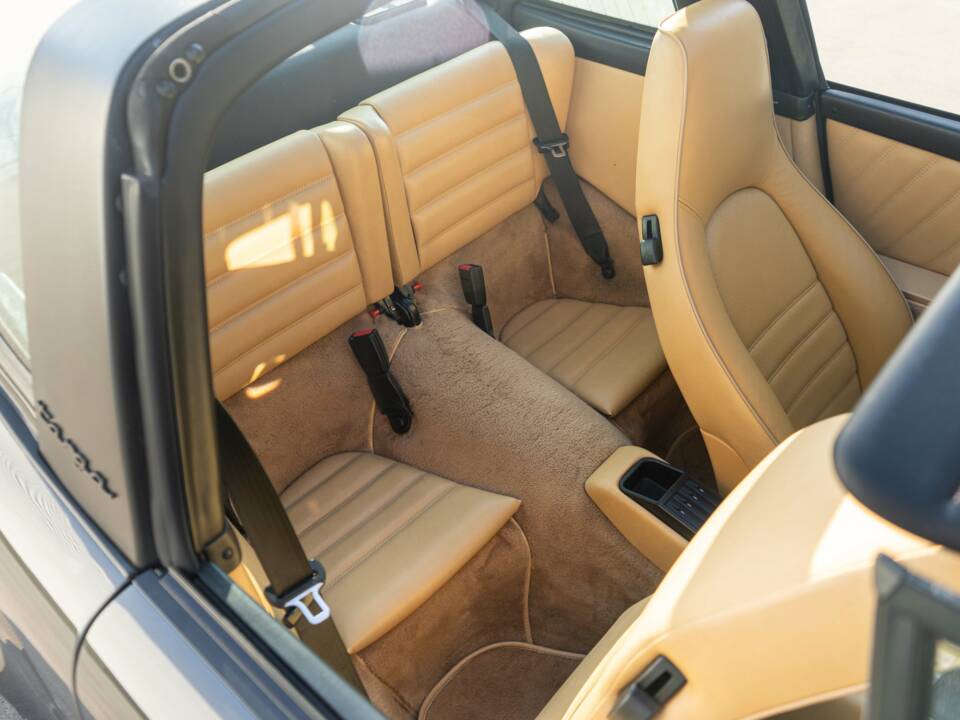 Bild 25/34 von Porsche 911 Carrera 4 (1991)