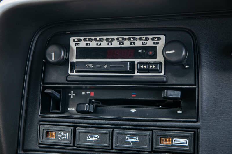 Bild 28/37 von Ford Capri 2,8i (1984)