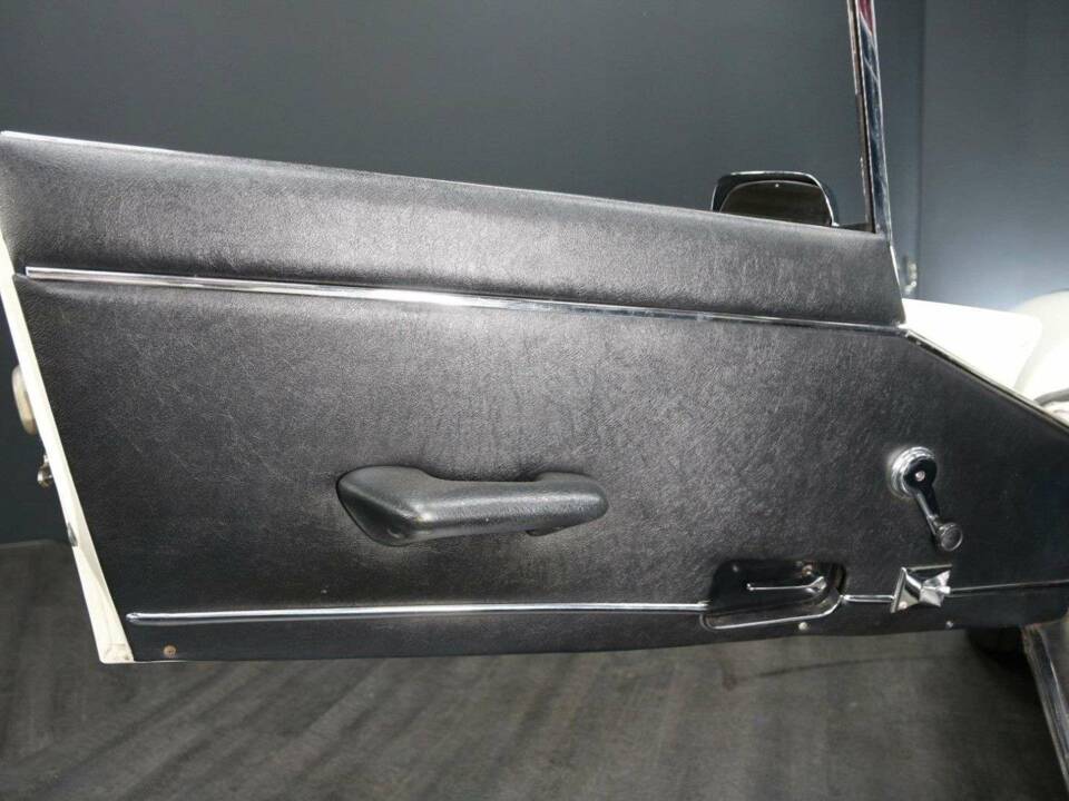 Image 11/49 de Jaguar Type E V12 (1974)