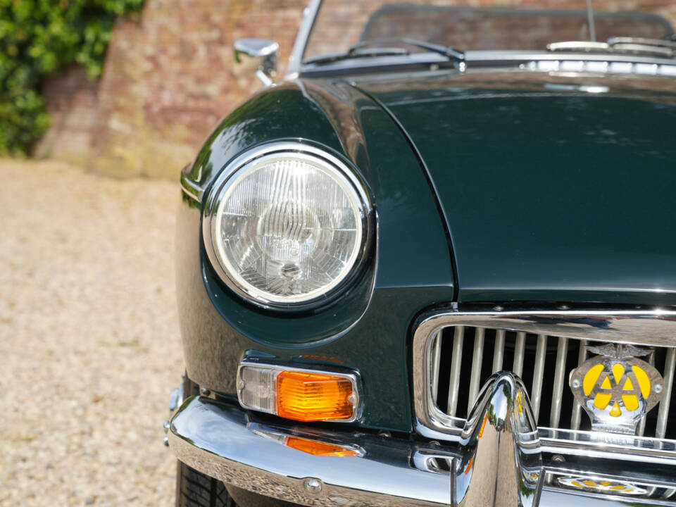 Image 19/50 of MG MGB (1969)