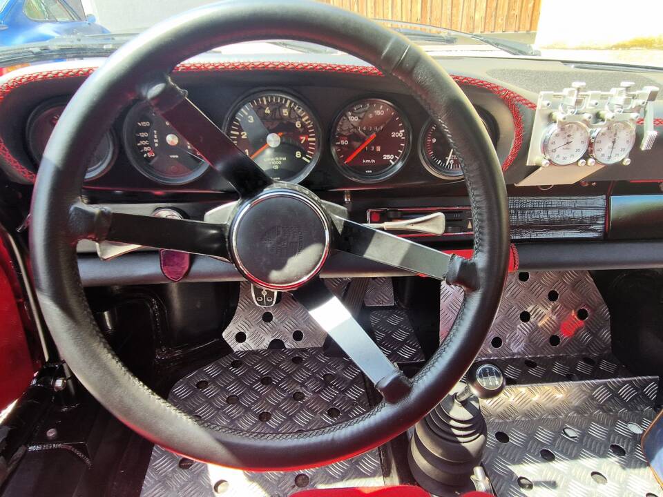 Image 22/31 of Porsche 911 ST 2.2 (1969)
