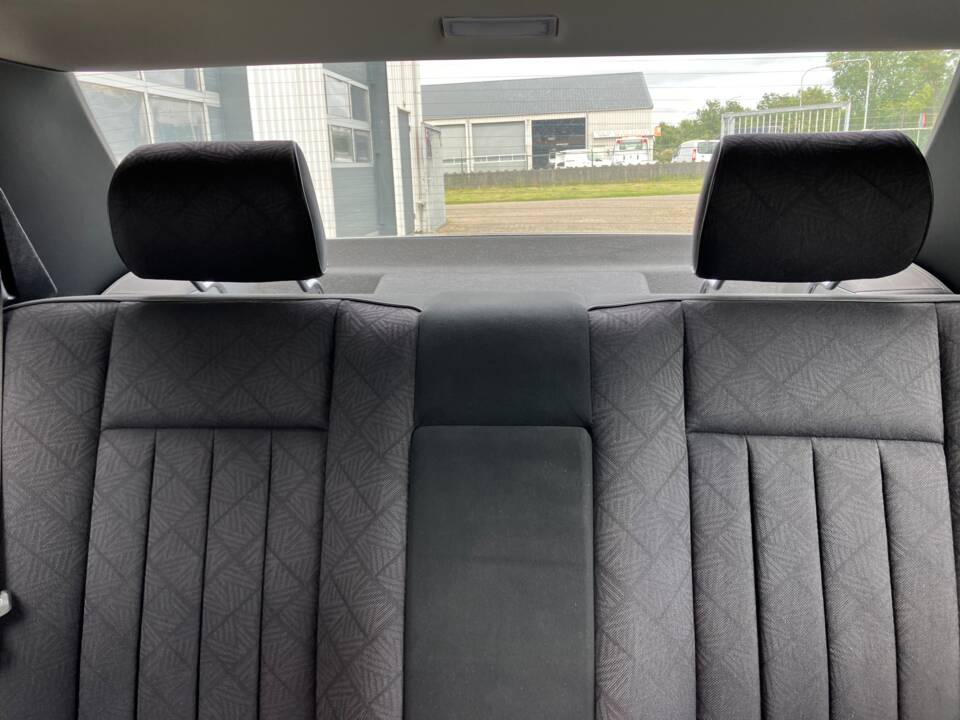 Image 8/10 de Mercedes-Benz E 220 (1995)