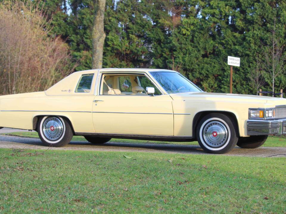 Image 33/56 of Cadillac Coupe DeVille (1977)