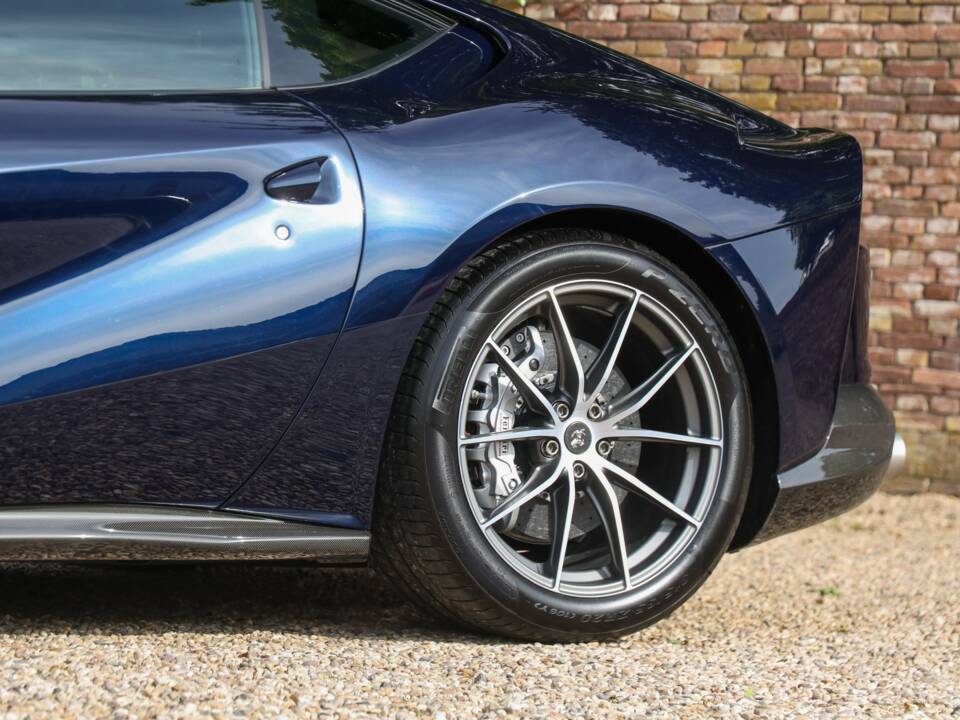 Image 17/50 of Ferrari 812 Superfast (2020)