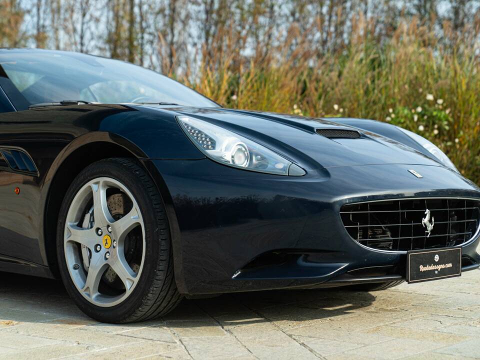 Bild 38/50 von Ferrari California (2010)