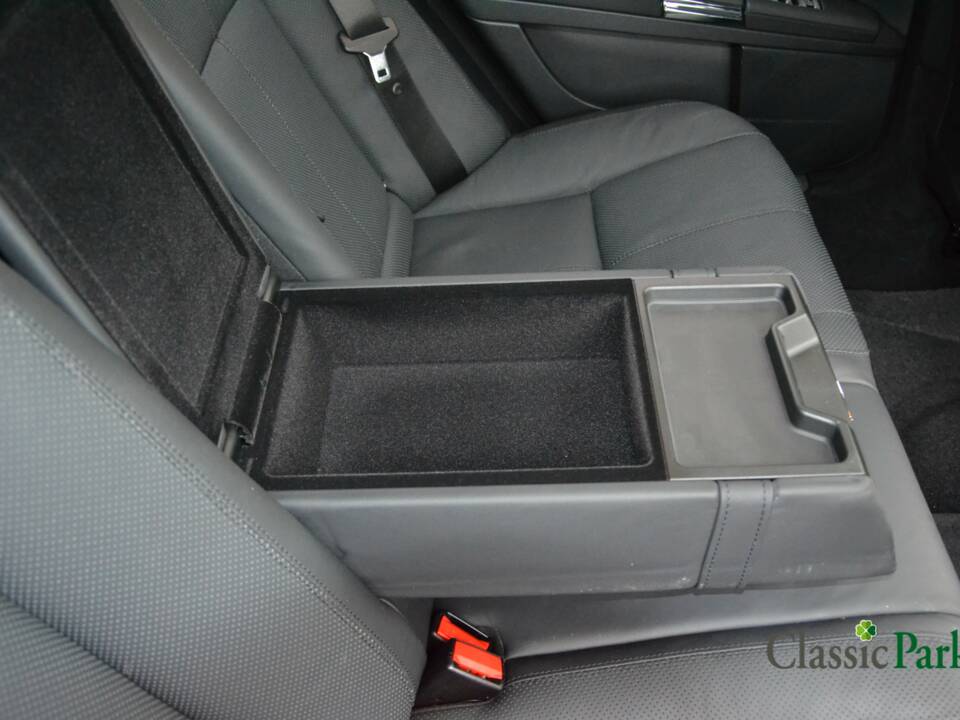 Image 31/50 of Mercedes-Benz S 500 (2006)