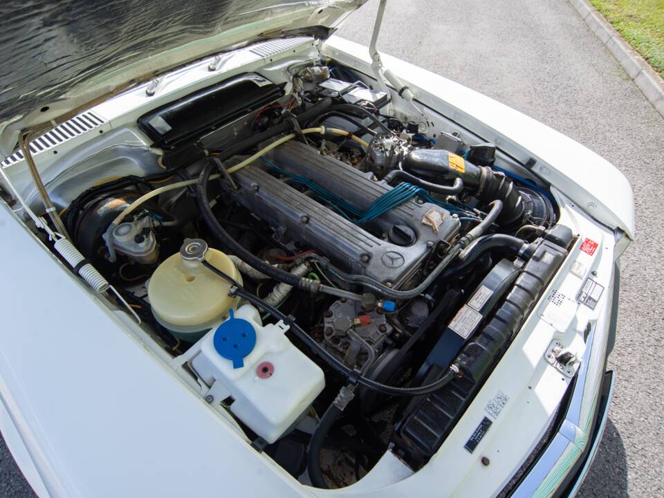 Afbeelding 25/35 van Mercedes-Benz 280 SL (1984)